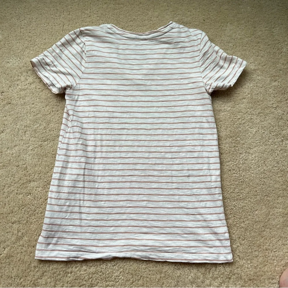 Universal Thread Women’s Beige StrIped Monterey V-neck T-Shirt - XS - EUC